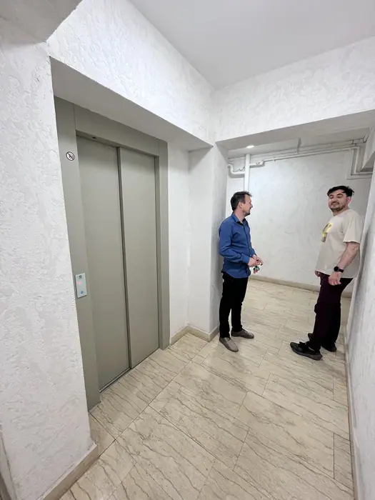 Liftul și holul finisat