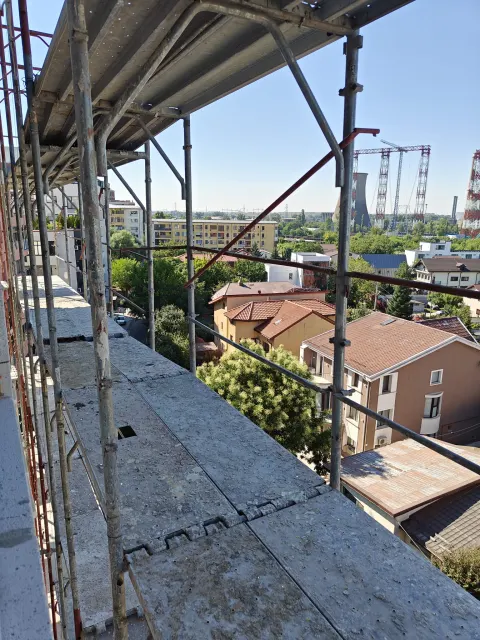 Schelă și fațadă — Ilioara Residence, Aleea Eprubetei 7-11, Sector 3 București, 25 august 2026
